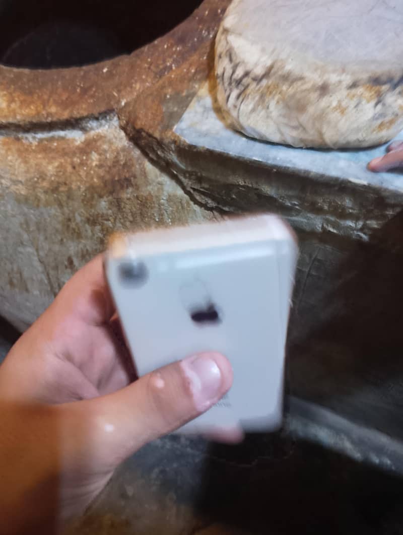 Apple iPhone 8 3