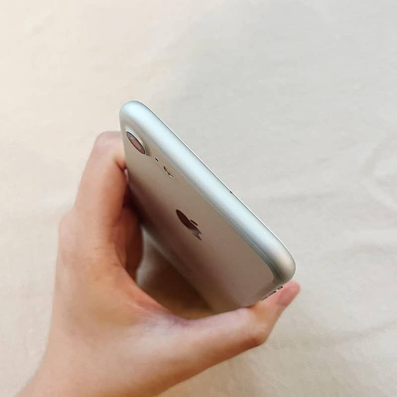 Apple iPhone 7 3