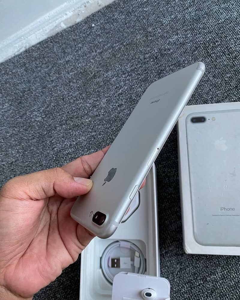 Apple iPhone 7 Plus 2