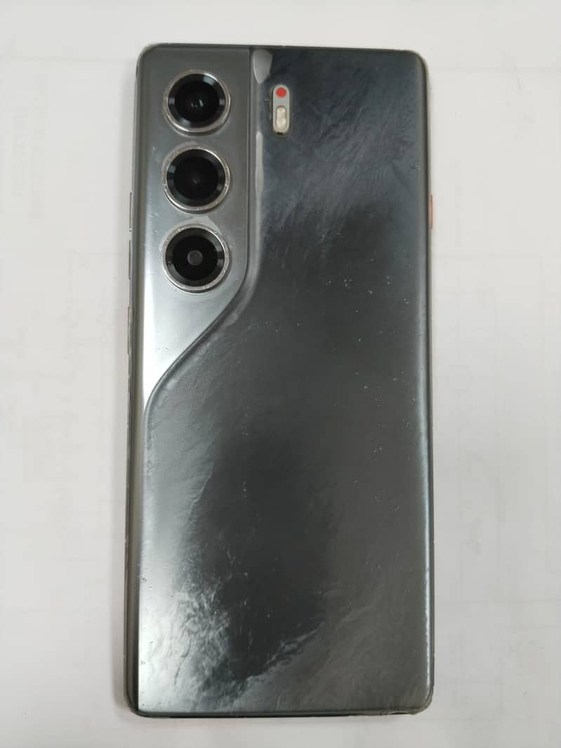 Tecno CAMON 40 Pro 1