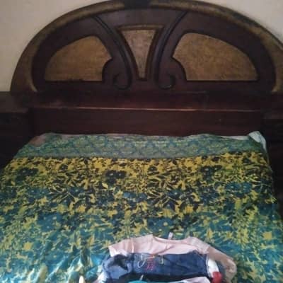 Double bed with fixed side tables
