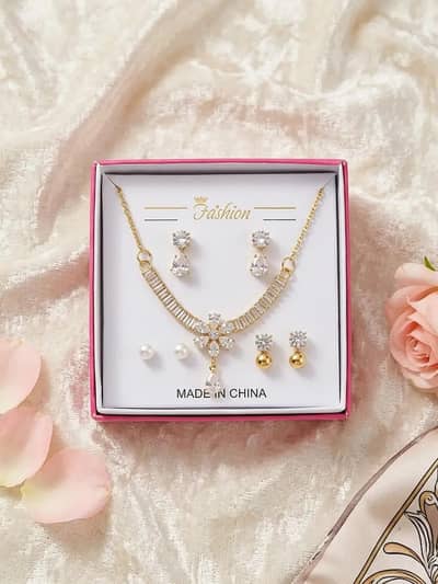 funky gold plated crystal necklace set