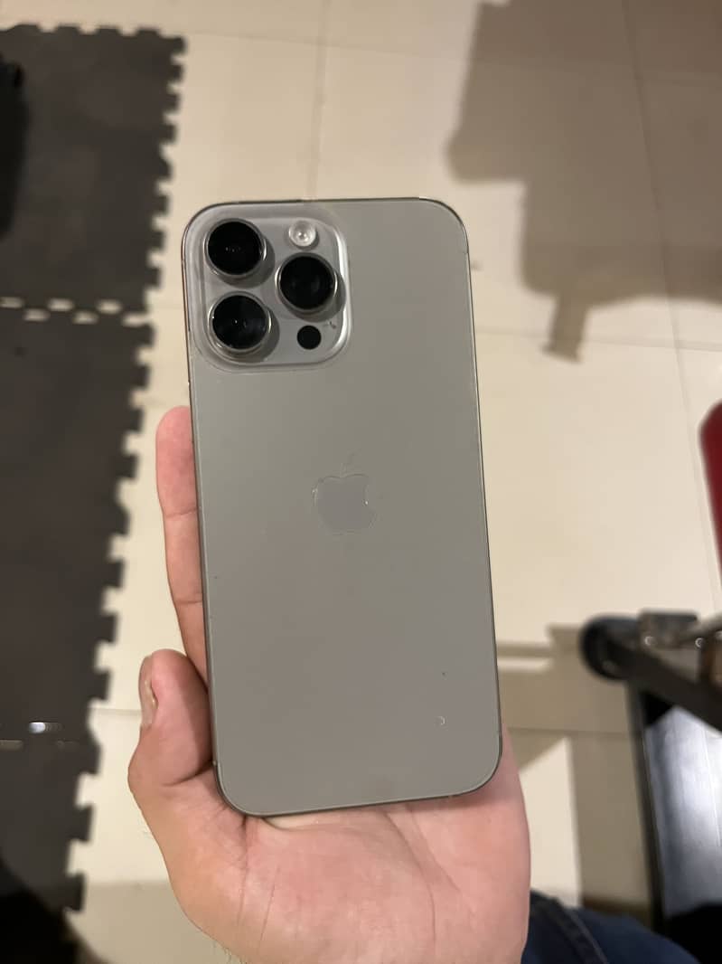 Apple iPhone 16 Pro Max 0