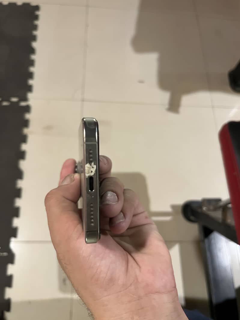 Apple iPhone 16 Pro Max 2