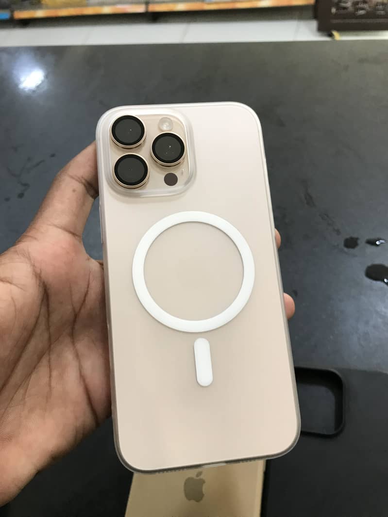 iPhone 16 Pro Max 1