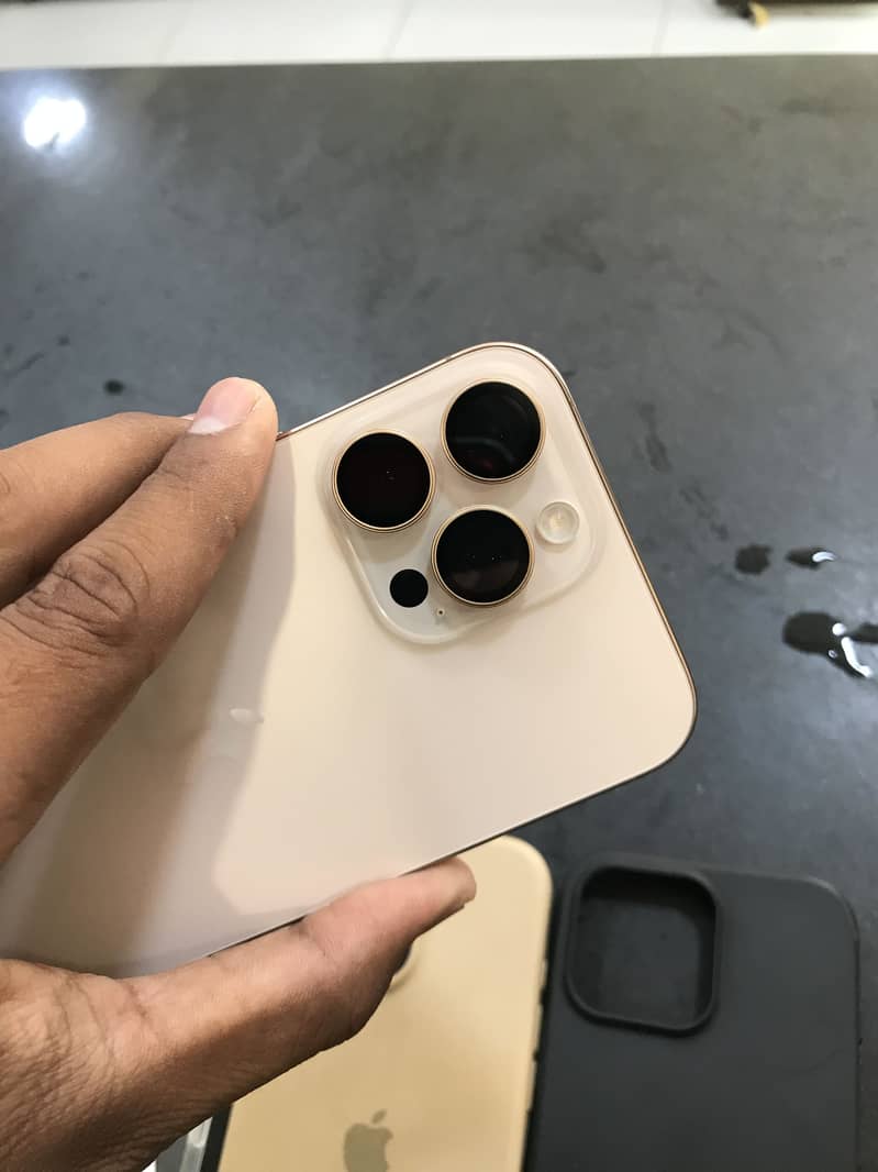 iPhone 16 Pro Max 8