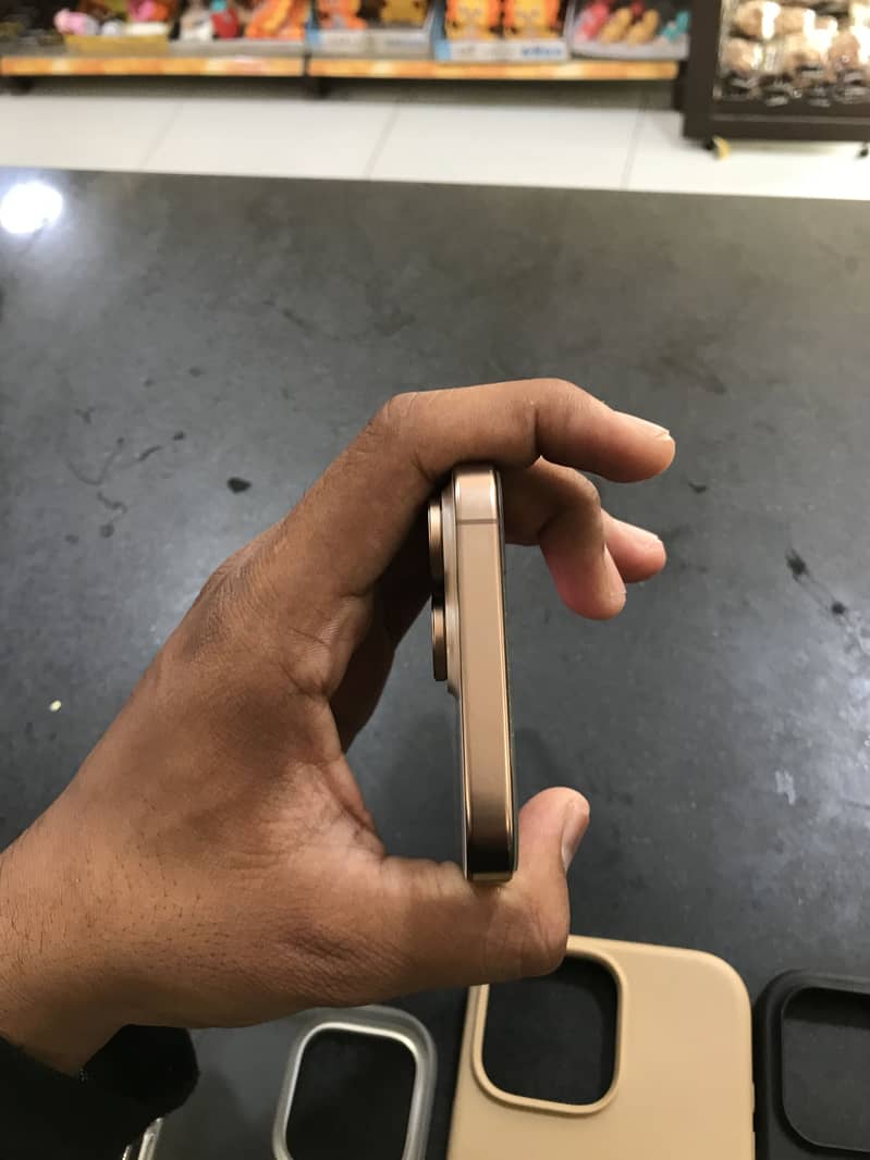 iPhone 16 Pro Max 9
