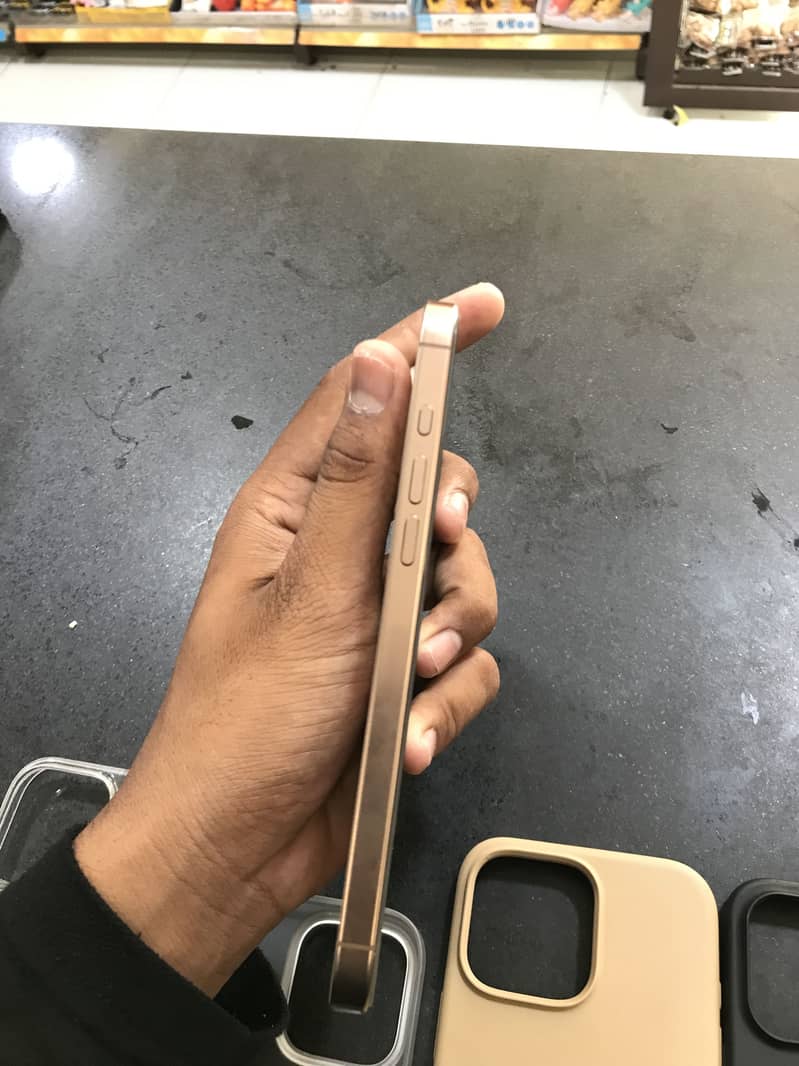 iPhone 16 Pro Max 10