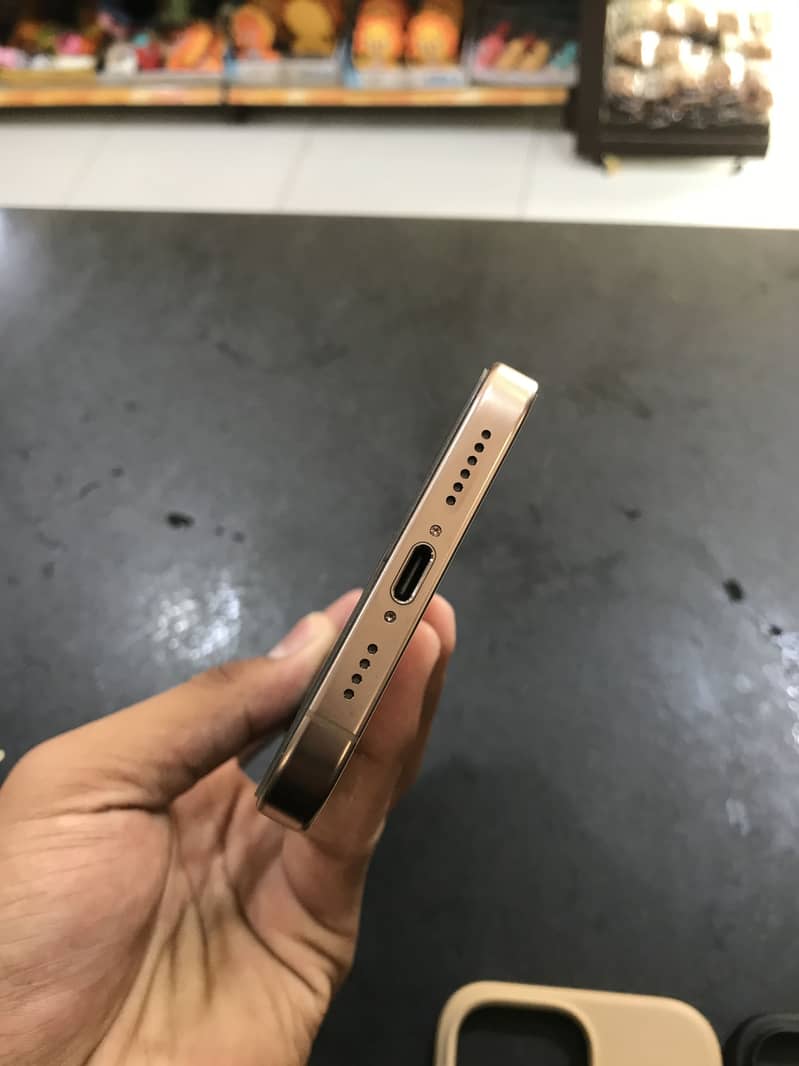 iPhone 16 Pro Max 11