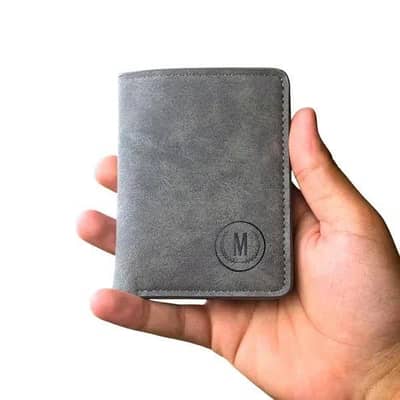 Men's leather bi-fold wallet