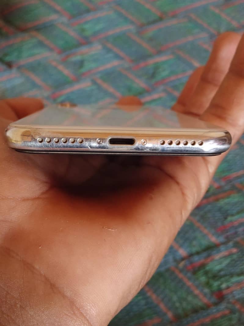 Apple iPhone X 3