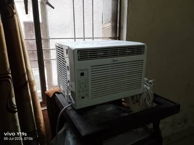 Midea 0.5 tone Ac Fresh Peice Neat and Clean