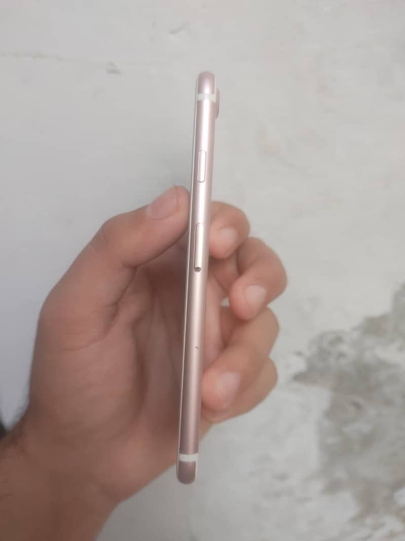 Apple iPhone 7 1