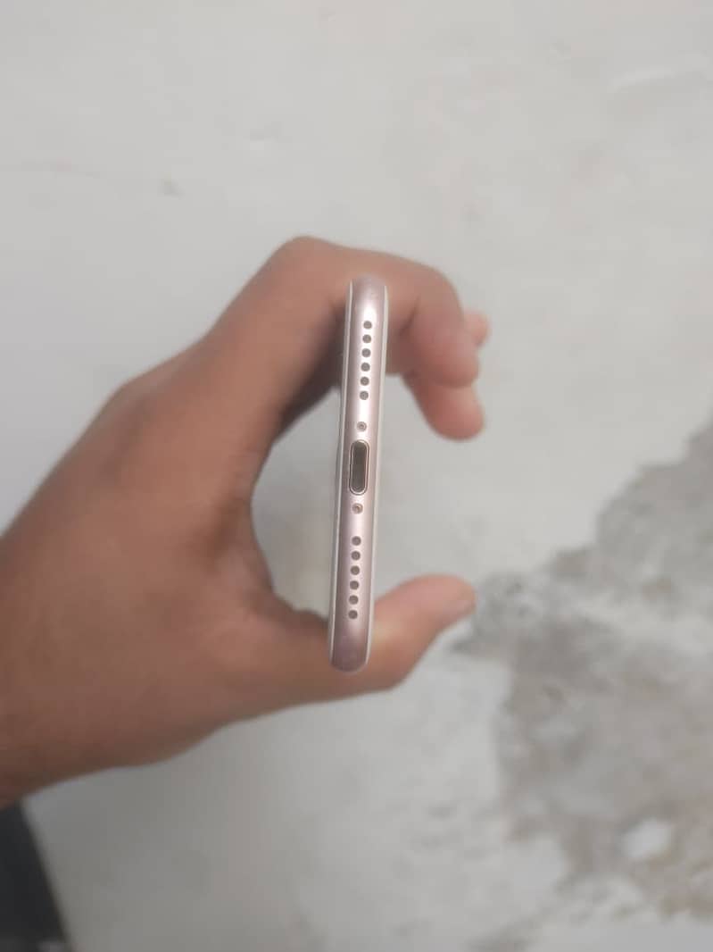Apple iPhone 7 4