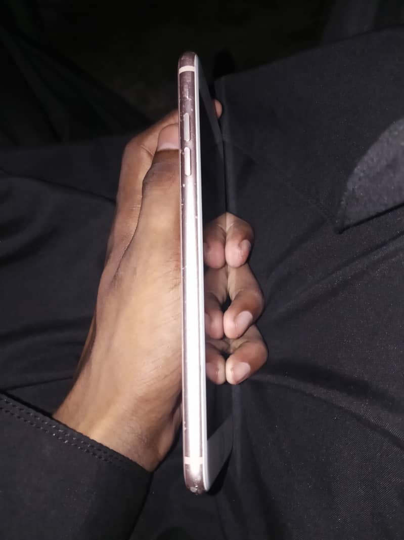 Apple iPhone 8 Plus 4