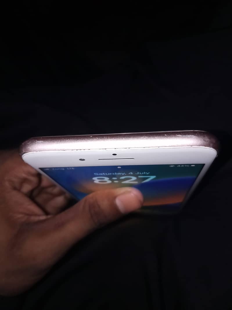 Apple iPhone 8 Plus 5