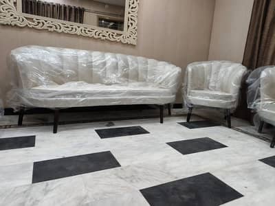 Sofa Set 5 seater bilkul new ha 3+1+1 use nhi hwa urgent sale