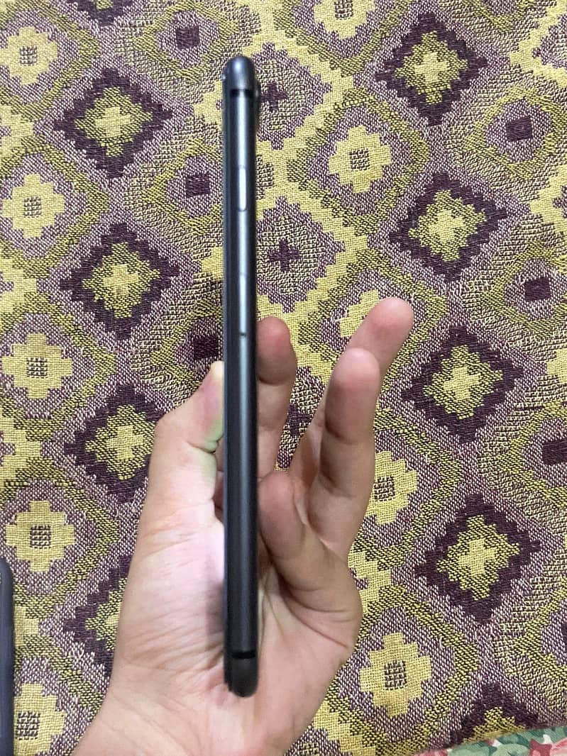 Apple iPhone 8 Plus 3