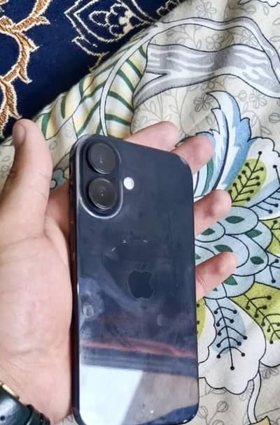 Apple iPhone 16