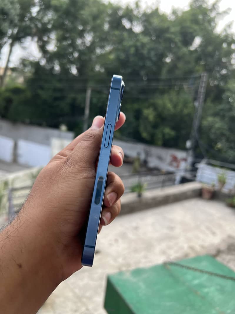 Apple iPhone 13 6