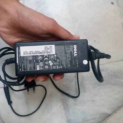 DELL LAPTOP ORRIGNAL CHARGER BRAND NEW CONDITION 10/10