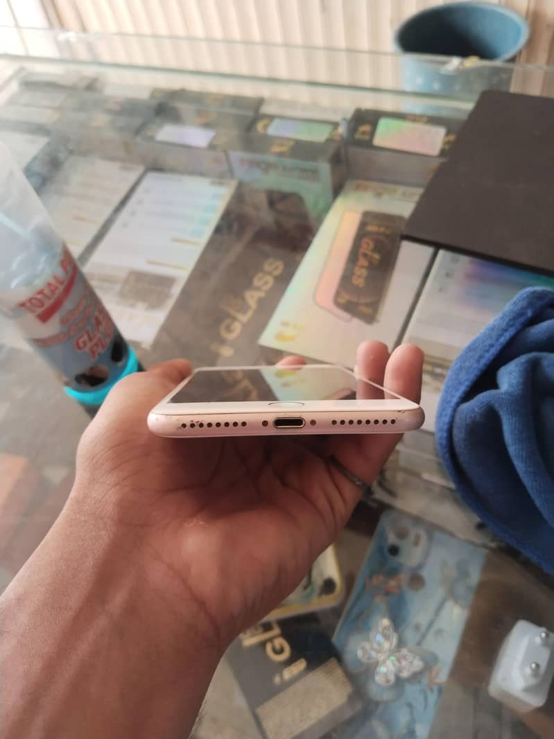 Apple iPhone 7 Plus 5