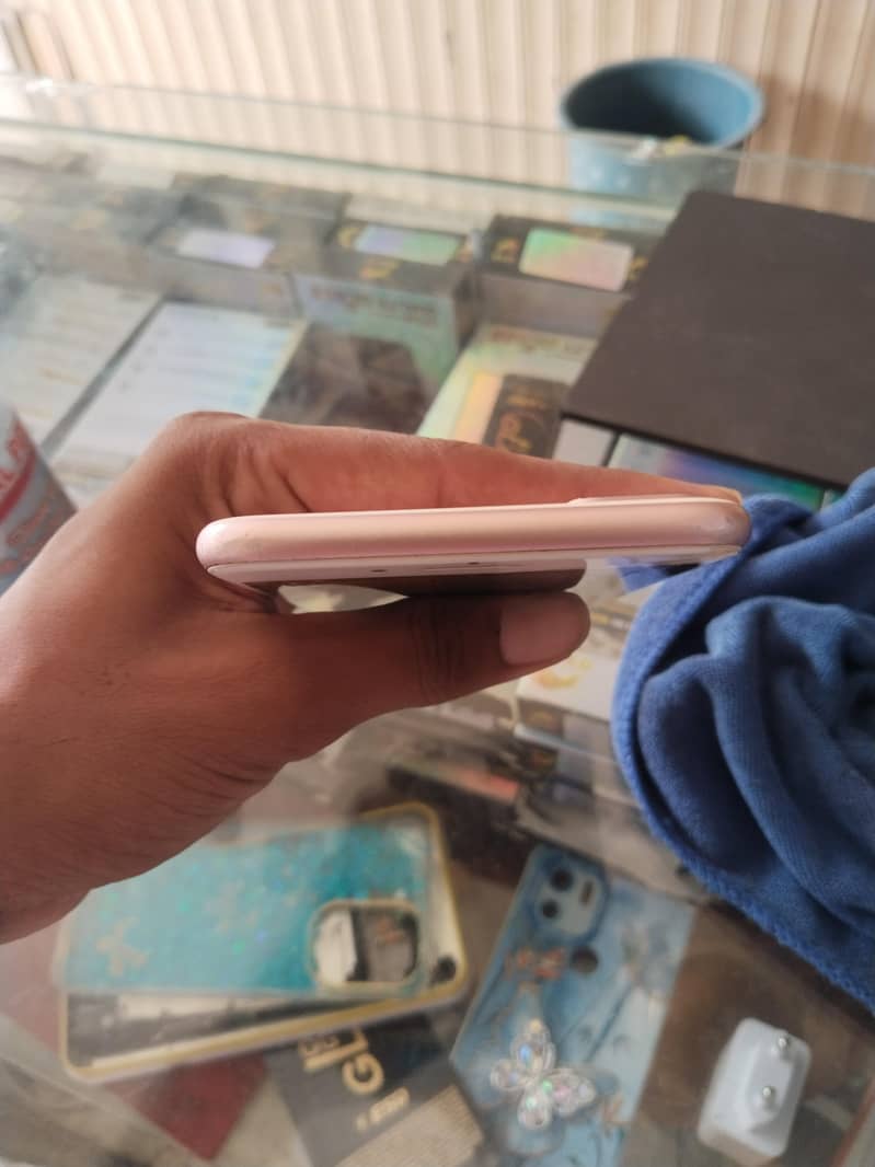 Apple iPhone 7 Plus 6