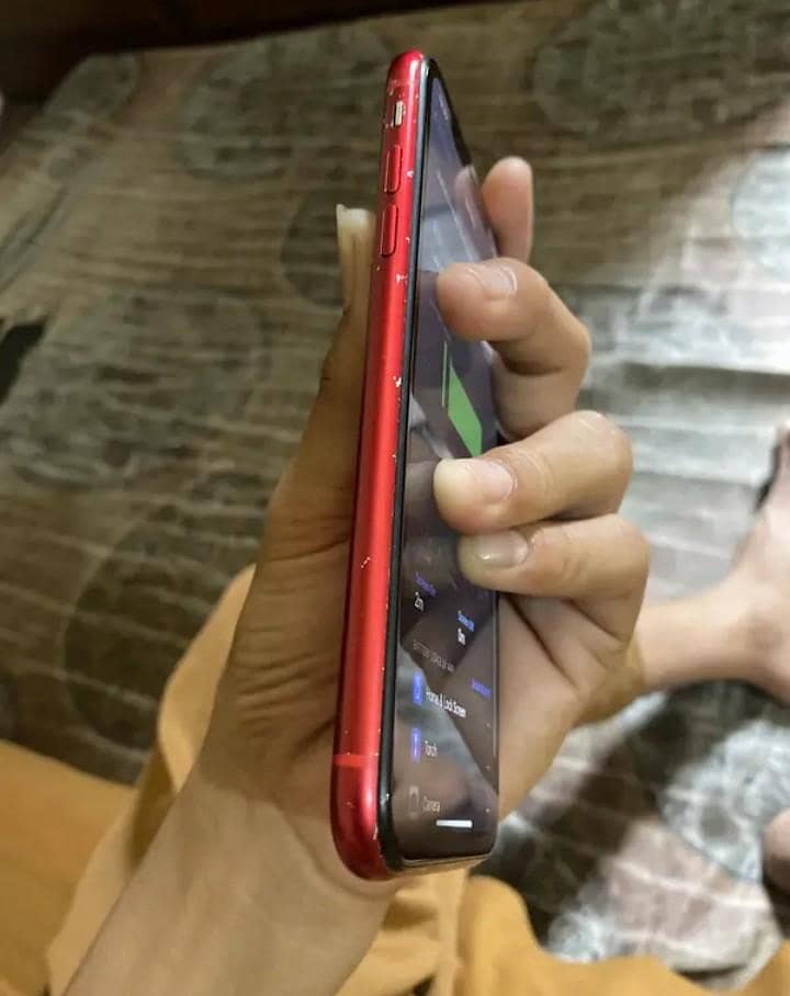 Apple iPhone 11 4