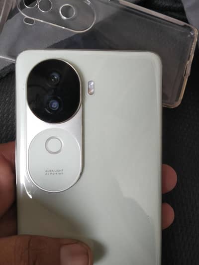 Vivo V40e 5g curved display 8/256 gb plz read description