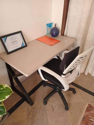 Office singel tabel with Chair