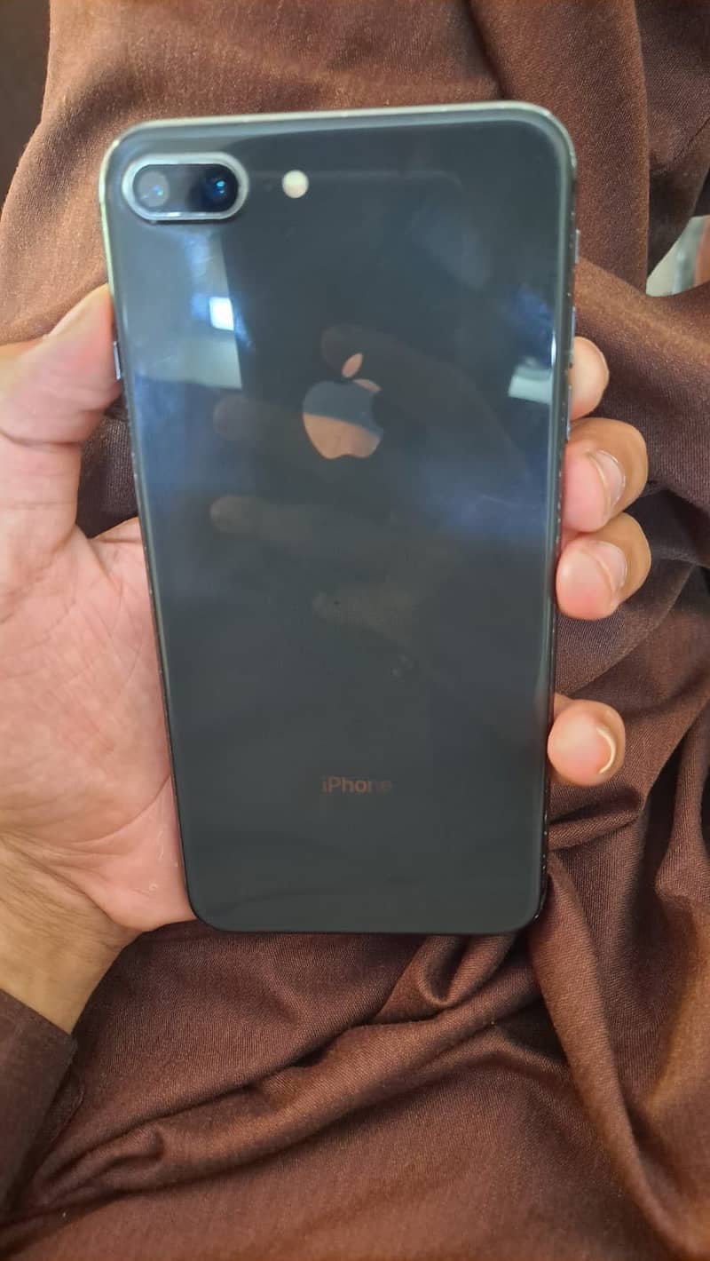 Apple iPhone 8 Plus 1