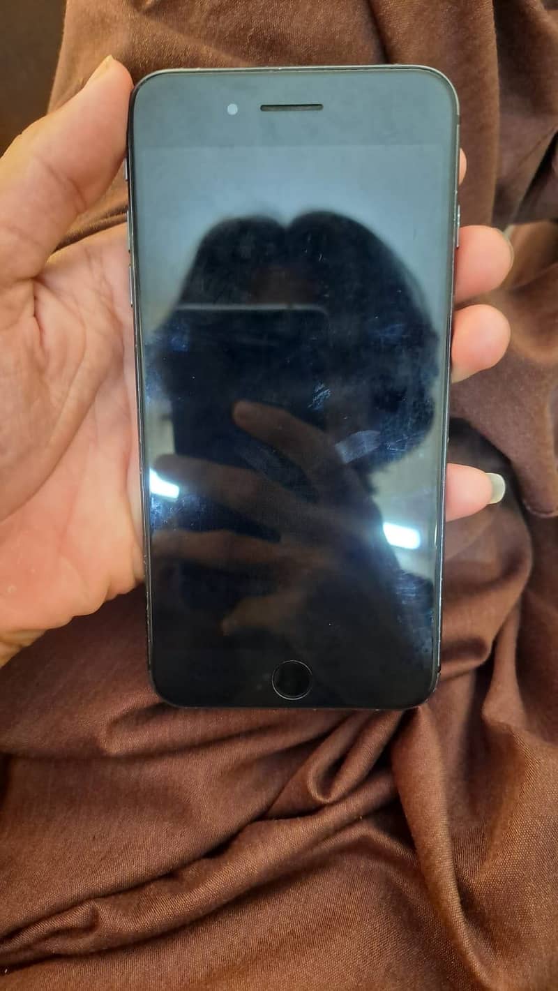 Apple iPhone 8 Plus 3