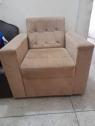 Delicately used sofa set in a Dr Sb self home,little urgent for sale