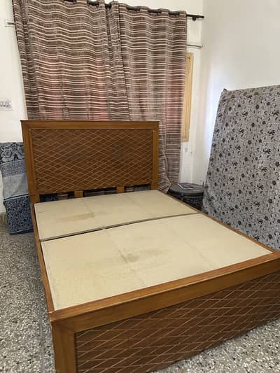 Beautiful Queen Size bed for sale