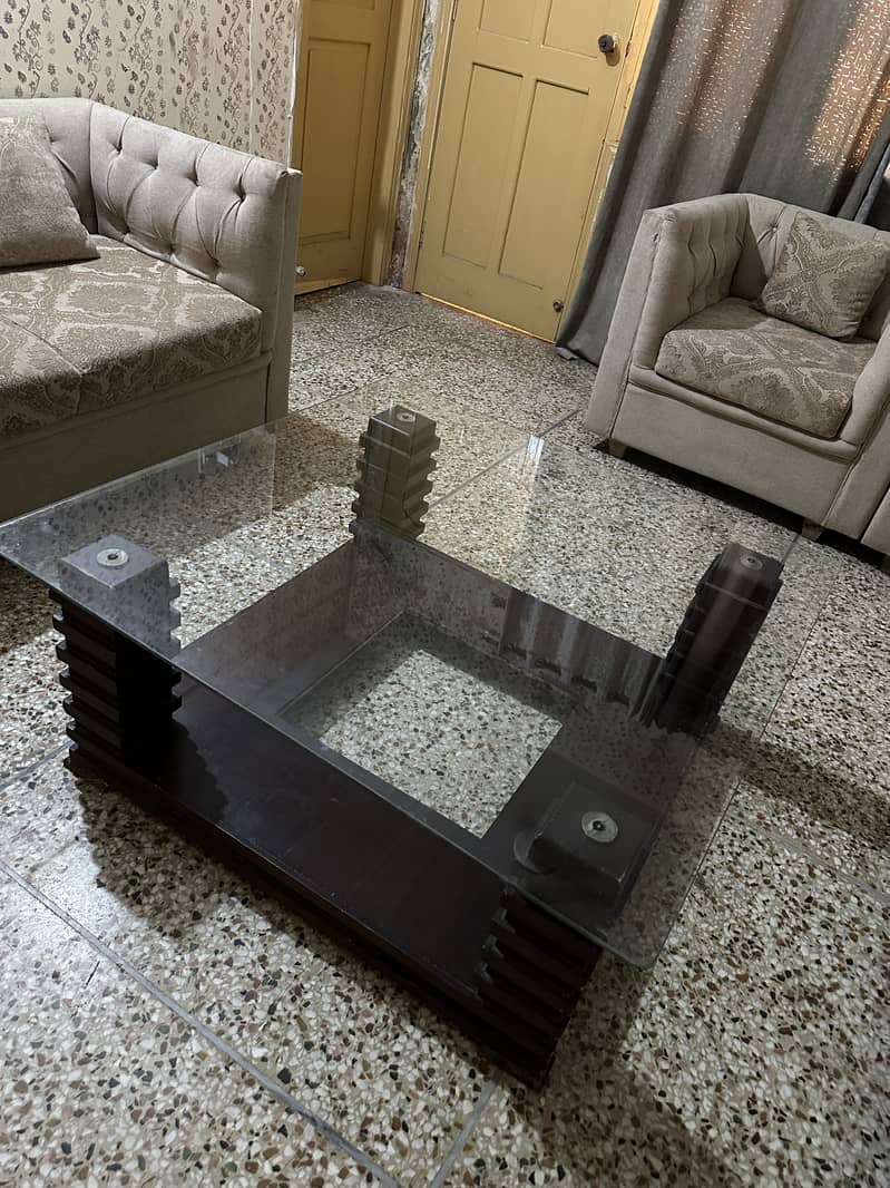 خوبصورت مضبوط لکڑی کی گلاس ٹاپ ڈائننگ/سینٹر ٹیبل – بہترین حالت می 5