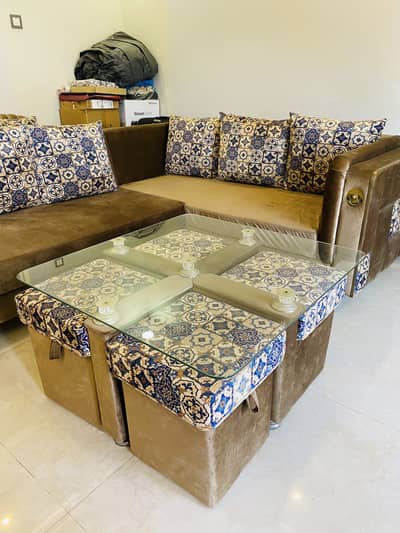 Sofa set with 2 chairs & small dinning tabel of 4 stools