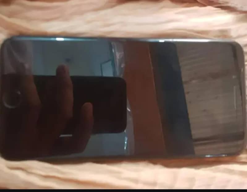 Apple iPhone 7 plus 3