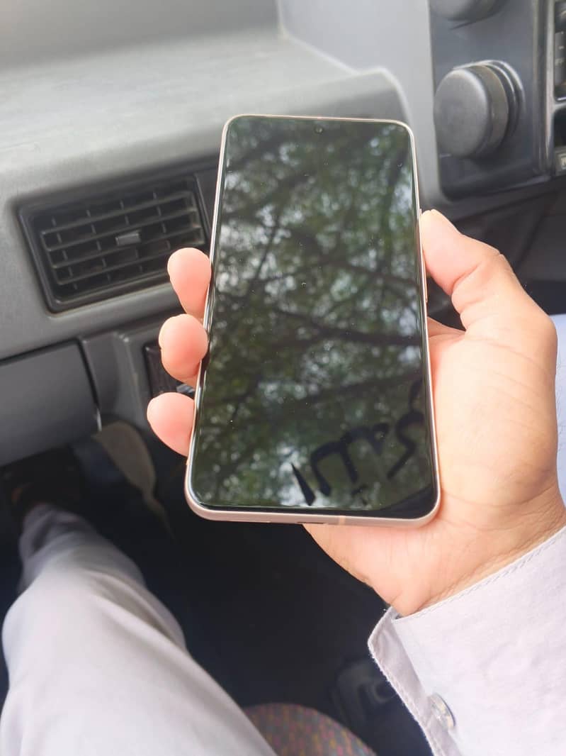 Google Pixel 8 4