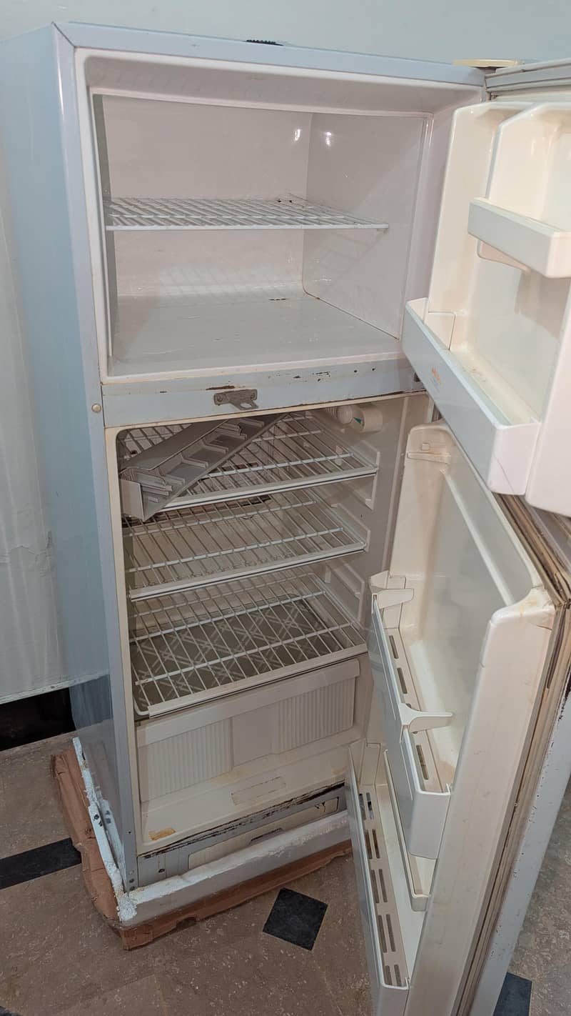 Refrigerator medium 1