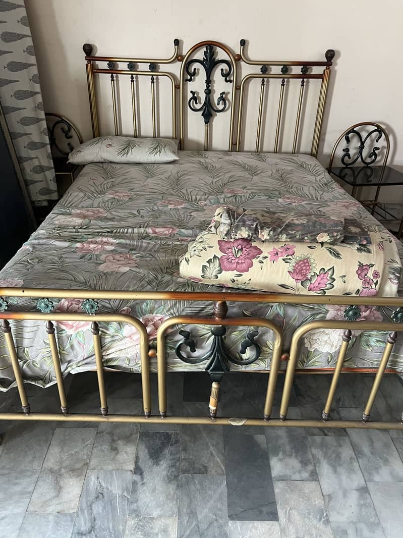 Complete bed set with two sides , 2
