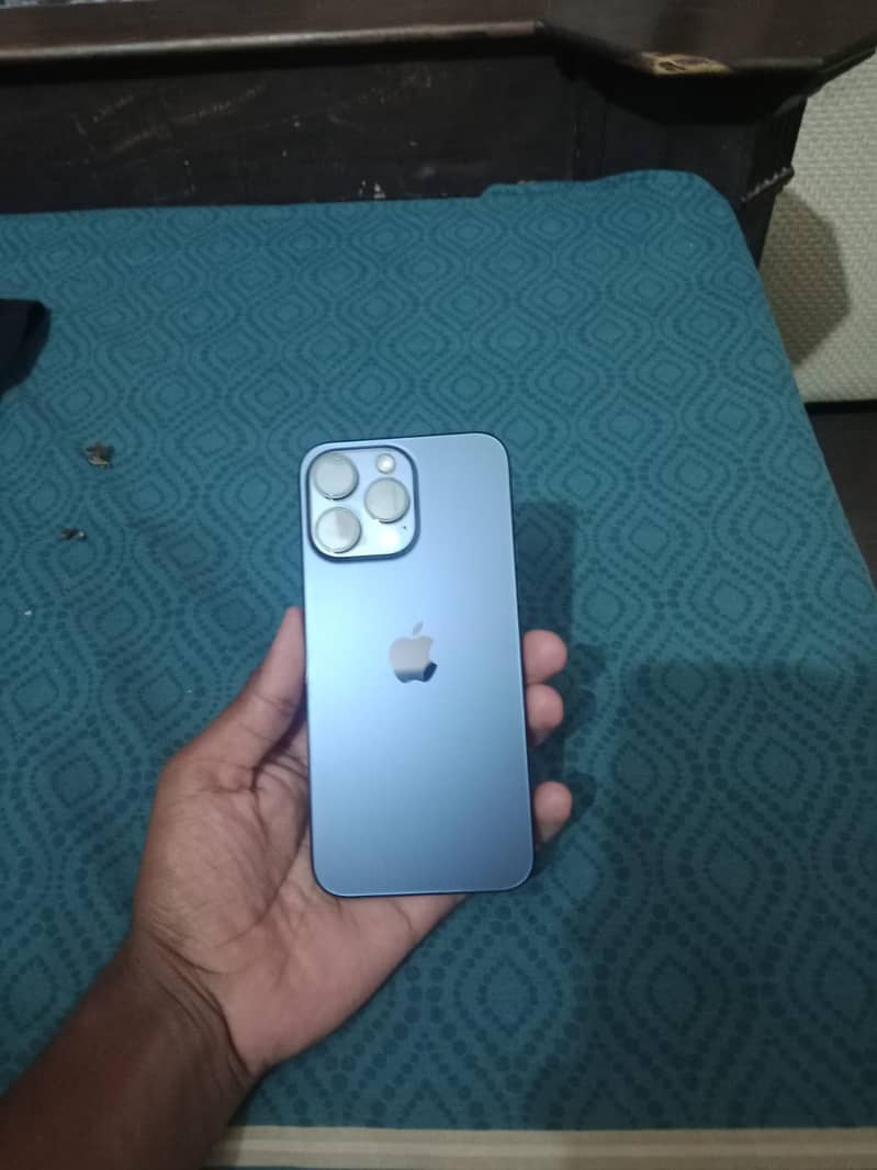 Apple iPhone 15 Pro Max 2