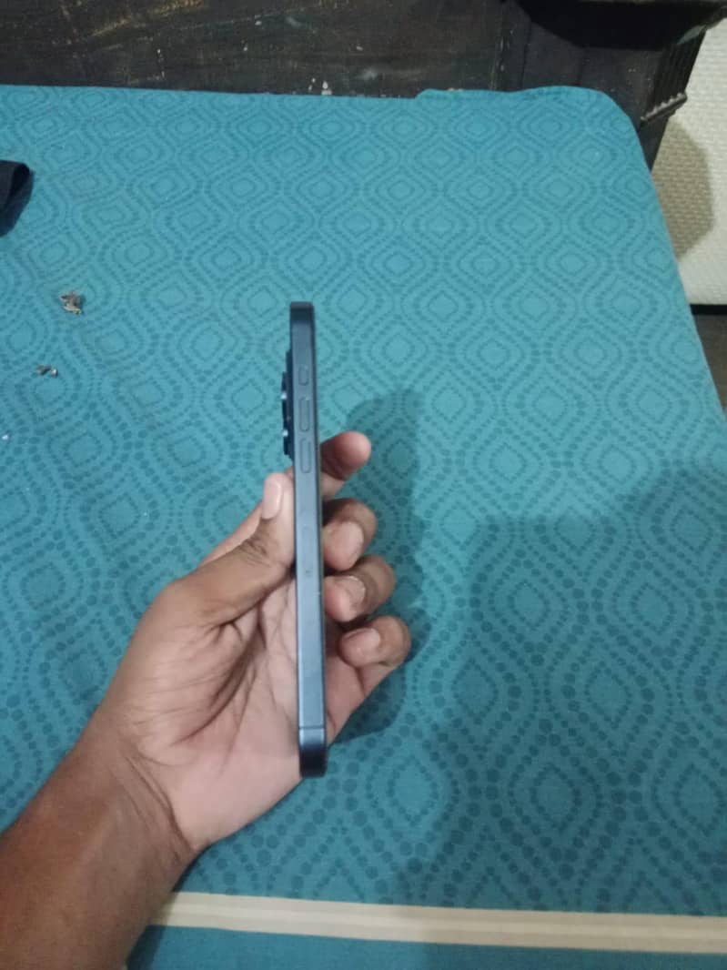 Apple iPhone 15 Pro Max 3