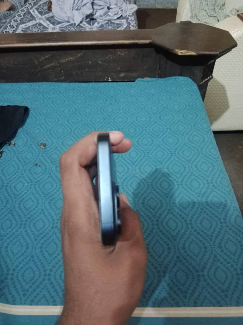 Apple iPhone 15 Pro Max 4