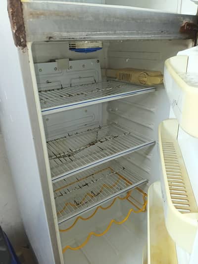 dawlance refrigerator for sale RS 25000