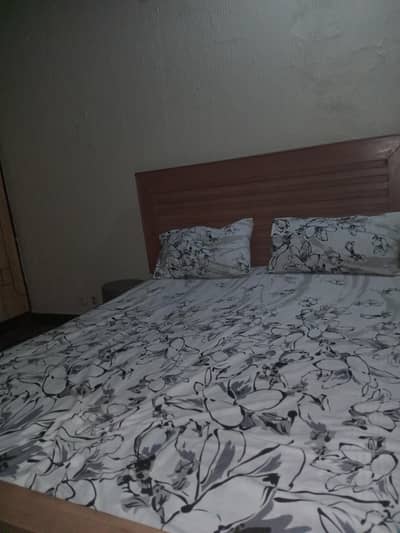 a very good condition strong wooden bed