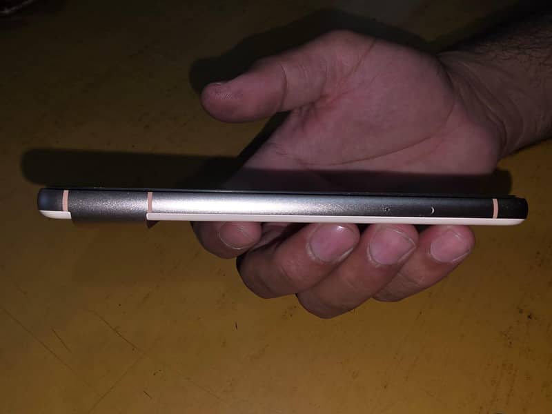 Google Pixel 8 4