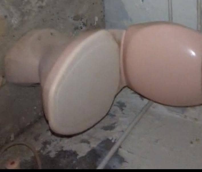 bathroom commode 3