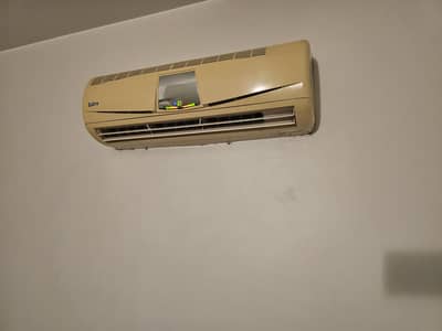 SABRO 1 ton AC in full working condition.