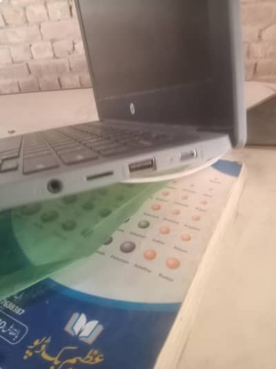 hp Chromebook 4GB RAM / 32GB Storage with Charger – Rs. 13,000