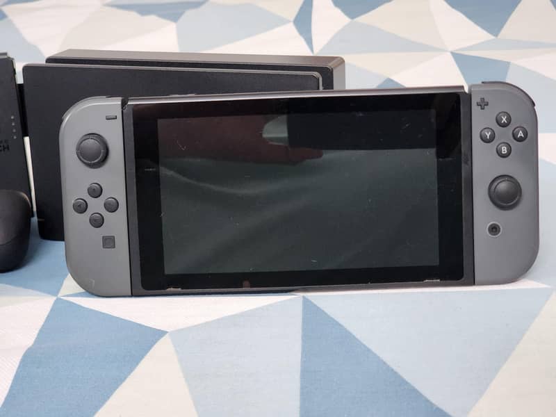 Nintendo Switch 0